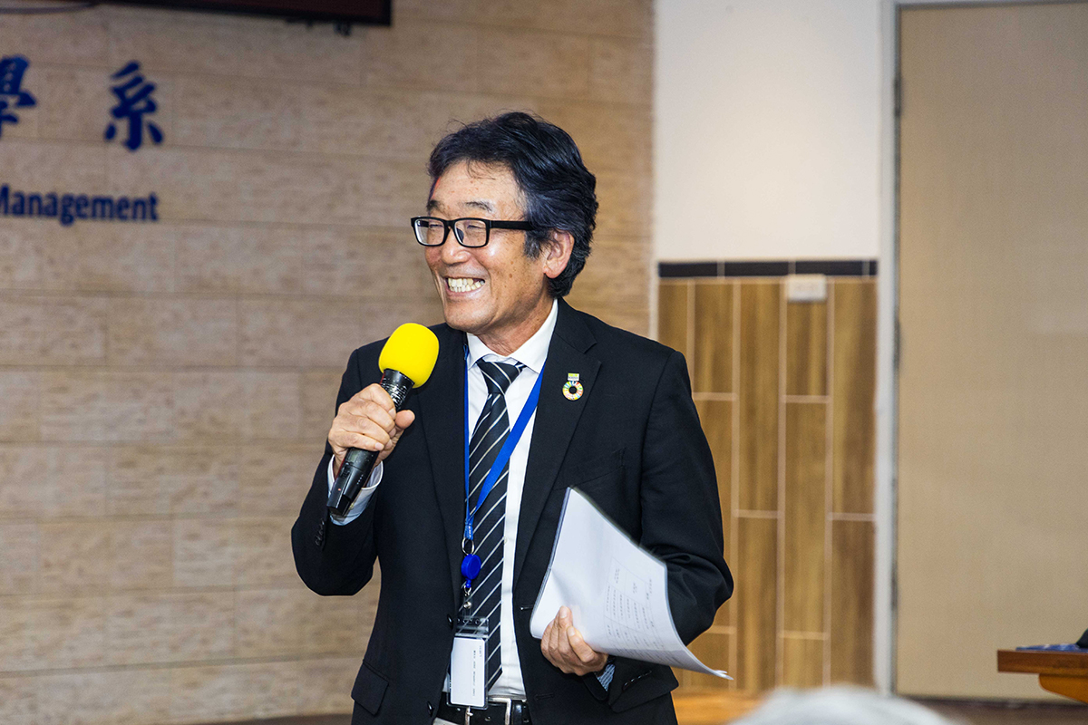 NX川本勝董事長期勉獲獎同學朝向國際物流領域發展將所學貢獻給社會