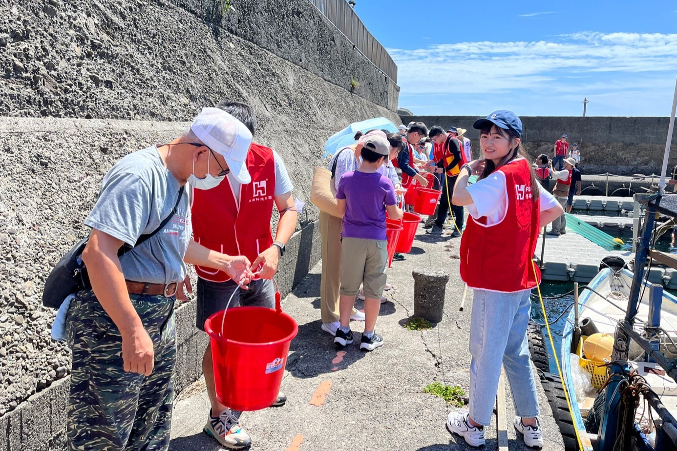 和平島USR計畫協助魚苗放流促進地方生物多樣性