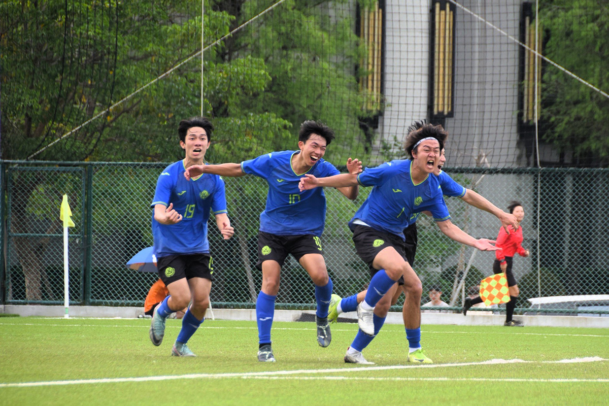 準決賽中，海大在幾位主力球員期中考缺陣的劣勢下，以5：4險勝文化大學。