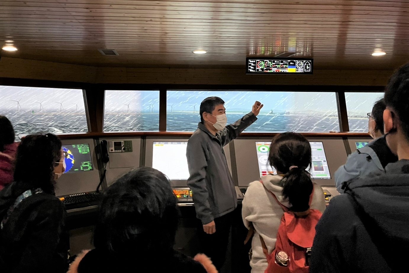 新北市職業試探暨體驗教育中心參觀操船模擬機室實際了解如何駕駛船舶