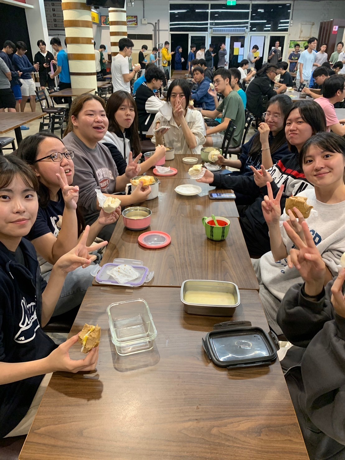 學生們表示期待下學期的美味餐點