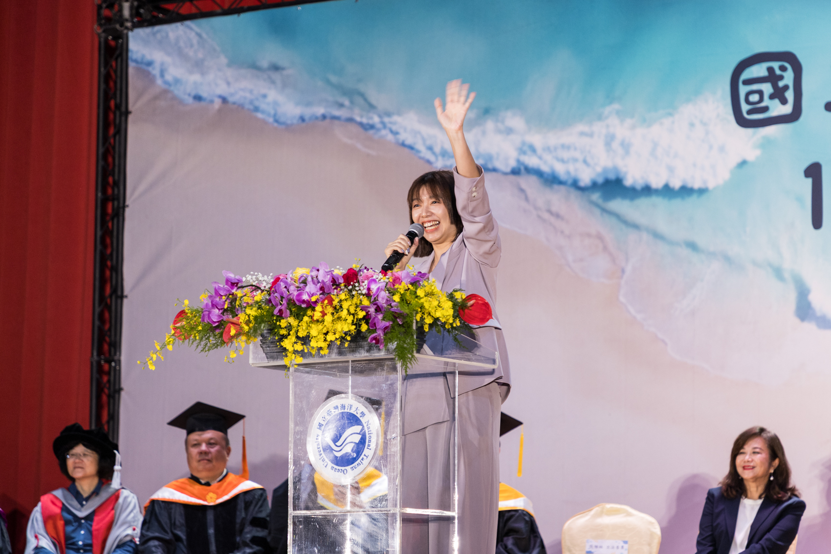 張雅琳立法委員期勉學弟妹不僅成為一個有能力的人，更要在未來成為勇於承擔責任的人。