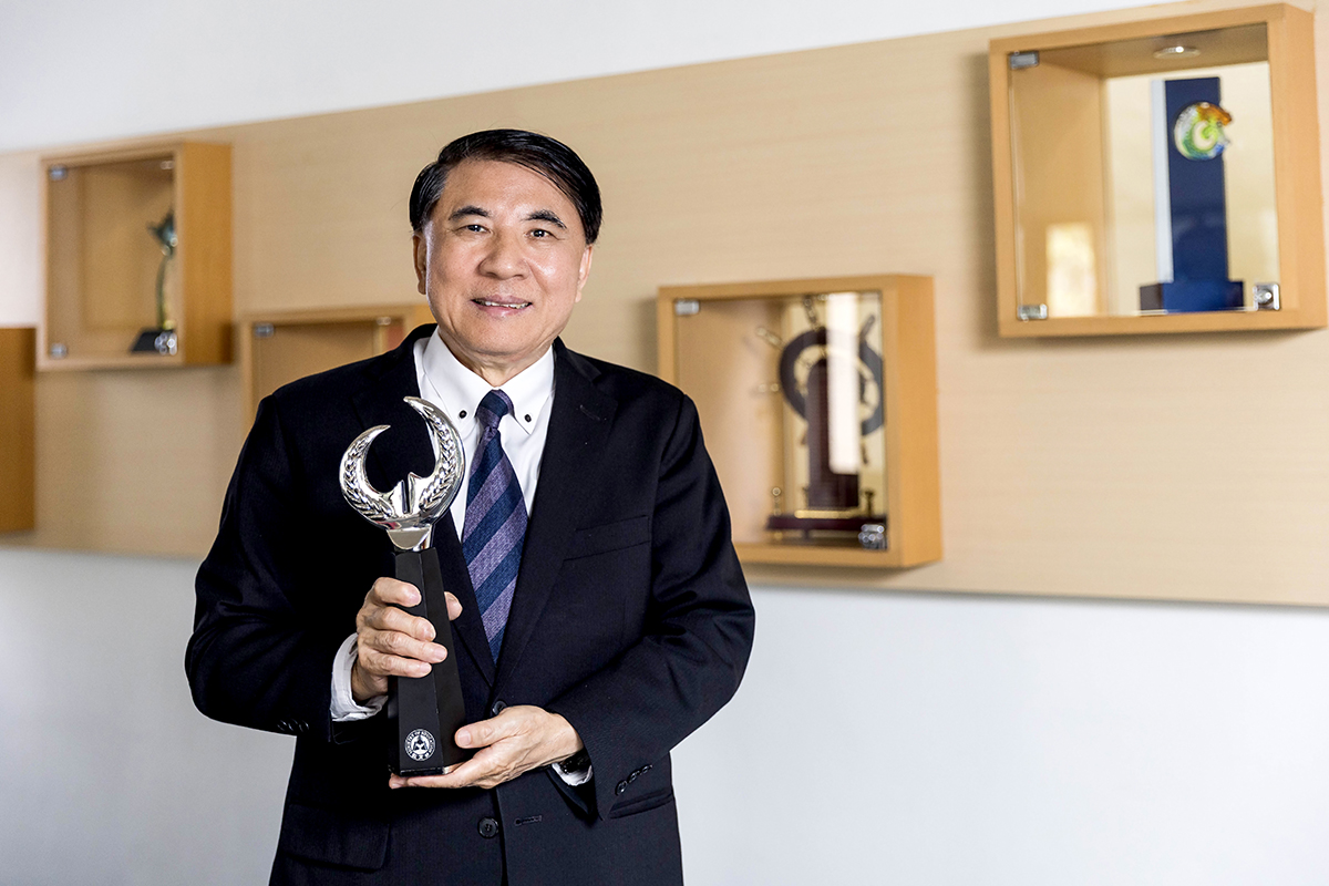 海大許泰文校長榮獲教育部學術獎。