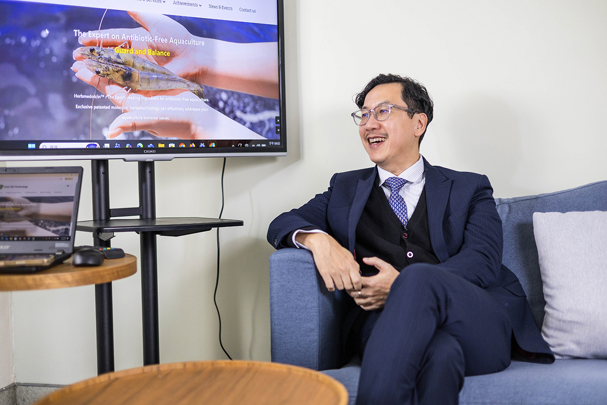 林翰佳特聘教授鼓勵後進善用海洋資源特色，透過跨域協作創新思維。