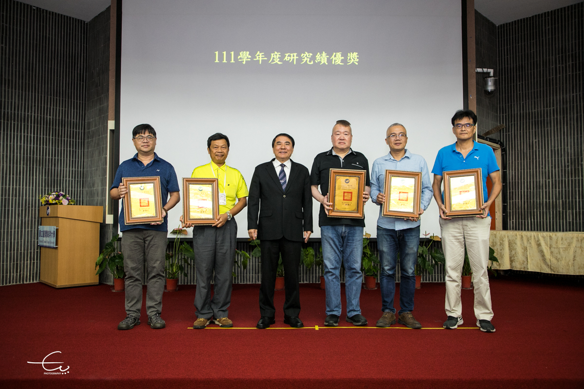 111學年度研究績優獎