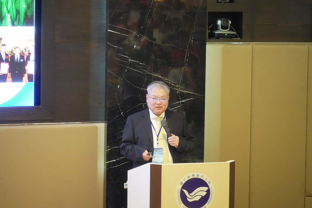 吳巨聖董事長以「永續商船運輸與離岸風電的機遇」為題