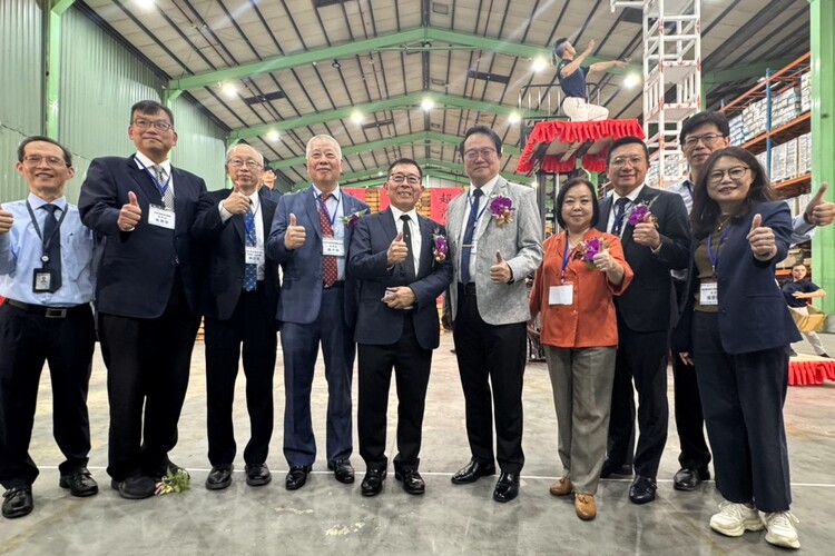 海大傑出校友企業東方超捷新倉開幕 校方與校友總會到場祝賀