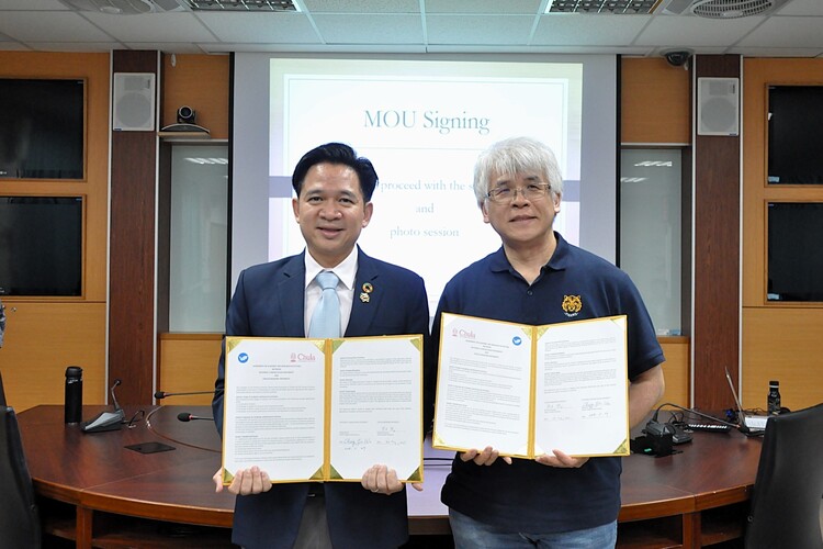 由海大生科院吳彰哲院長與朱拉隆功大學理院長Prof. Pranut Potiyaraj, Ph.D.代表簽署MOU
